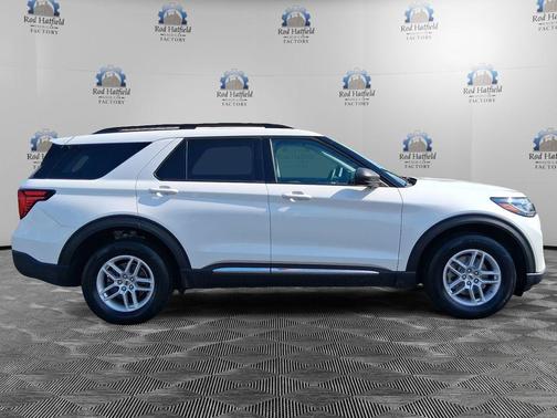 Star White Metallic Tri-Coat 2025 Ford Explorer Active