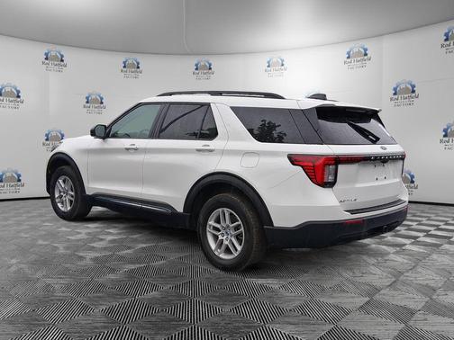 Star White Metallic Tri-Coat 2025 Ford Explorer Active