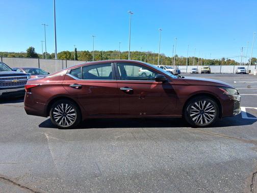 Garnet Pearl 2025 Nissan Altima 2.5 SV