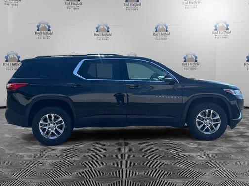 Mosaic Black Metallic 2021 Chevrolet Traverse LT Cloth