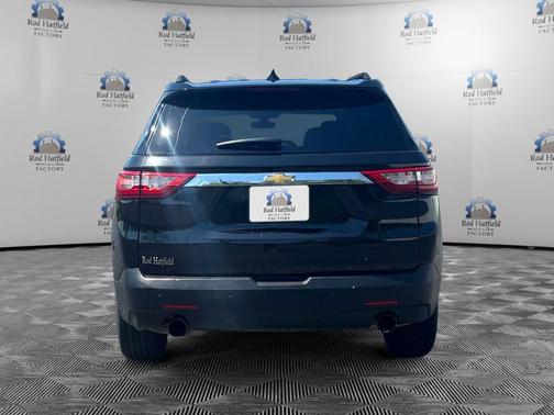 Mosaic Black Metallic 2021 Chevrolet Traverse LT Cloth