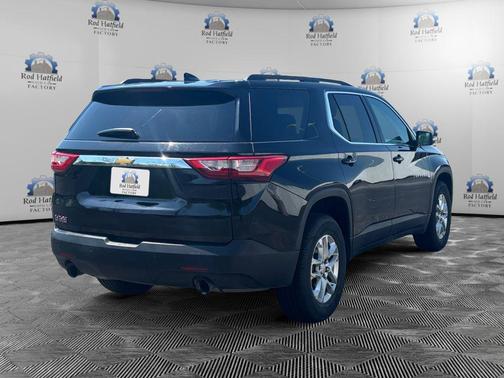 Mosaic Black Metallic 2021 Chevrolet Traverse LT Cloth