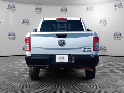 2022 RAM 2500 Tradesman Crew Cab 4x4 6'4' Box