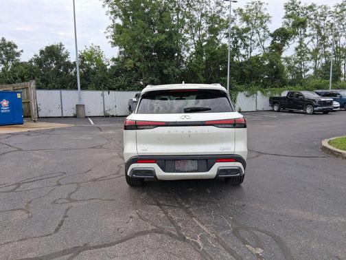 White 2022 INFINITI QX60 Luxe