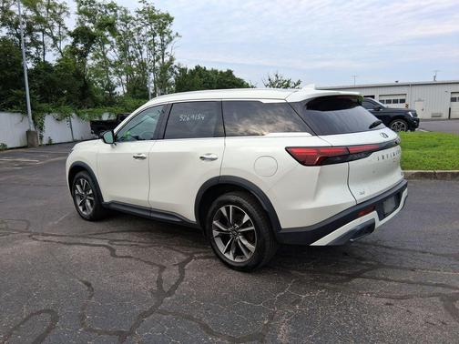 White 2022 INFINITI QX60 Luxe