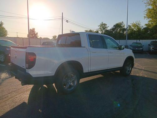 Platinum White 2023 Honda Ridgeline RTL