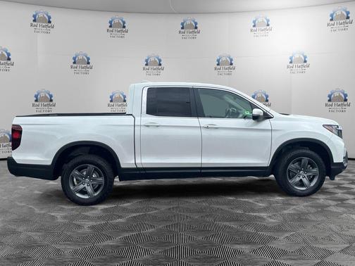 Platinum White 2023 Honda Ridgeline RTL