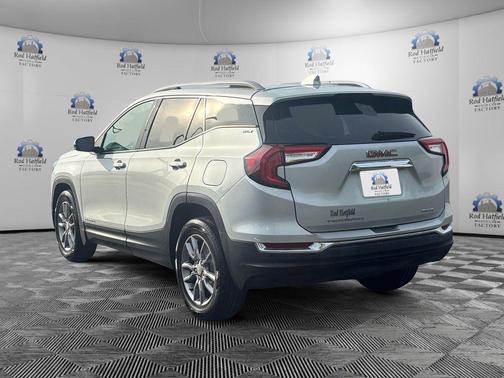 Quicksilver Metallic 2022 GMC Terrain SLT