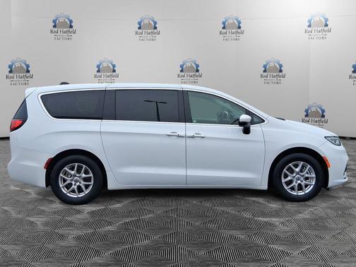 Bright White Clearcoat 2023 Chrysler Pacifica Touring L