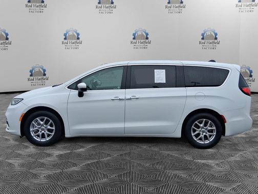 Bright White Clearcoat 2023 Chrysler Pacifica Touring L