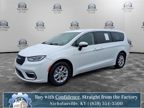 Bright White Clearcoat 2023 Chrysler Pacifica Touring L