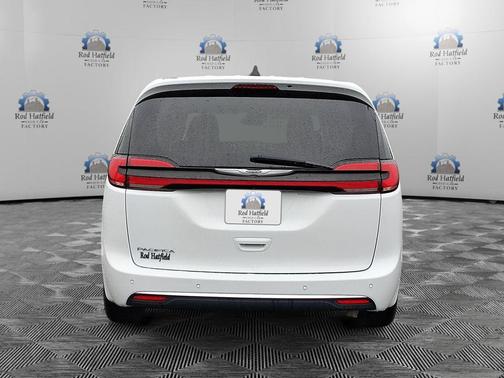 Bright White Clearcoat 2023 Chrysler Pacifica Touring L