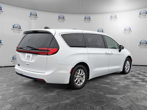 Bright White Clearcoat 2023 Chrysler Pacifica Touring L