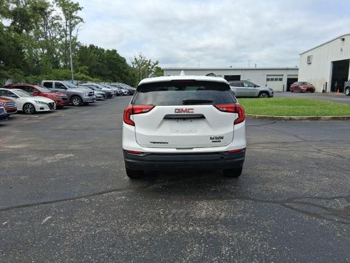 Summit White 2021 GMC Terrain SLE