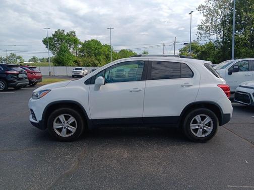 Summit White 2019 Chevrolet Trax LT