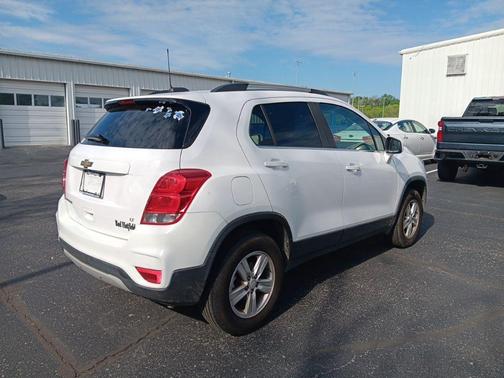 Summit White 2019 Chevrolet Trax LT