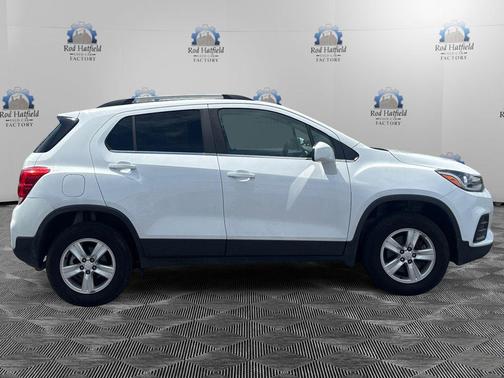 Summit White 2019 Chevrolet Trax LT