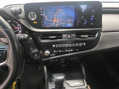 2022 Lexus ES 300h Base