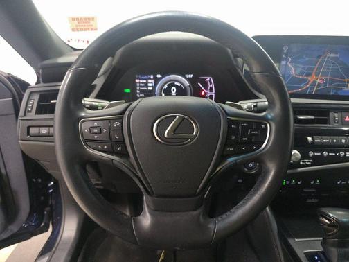 2022 Lexus ES 300h Base