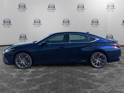 2022 Lexus ES 300h Base