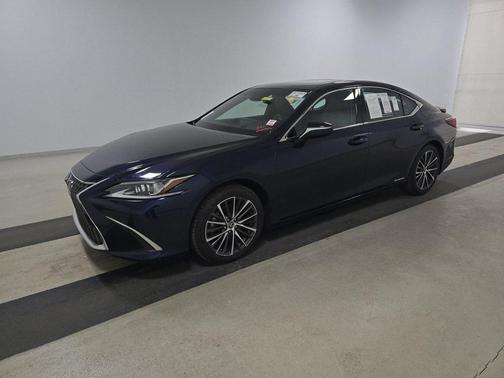2022 Lexus ES 300h Base