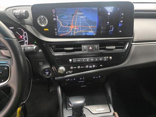 2022 Lexus ES 300h Base