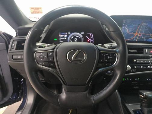 2022 Lexus ES 300h Base