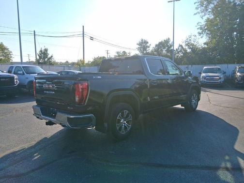 Onyx Black 2024 GMC Sierra 1500 SLE