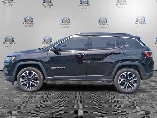 Diamond Black Crystal Pearlcoat 2022 Jeep Compass Limited