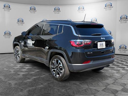 Diamond Black Crystal Pearlcoat 2022 Jeep Compass Limited