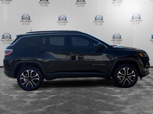 Diamond Black Crystal Pearlcoat 2022 Jeep Compass Limited