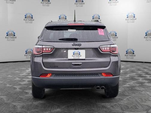 Granite Crystal Metallic Clearcoat 2019 Jeep Compass Latitude