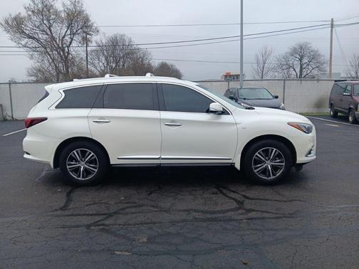2016 INFINITI QX60 Base