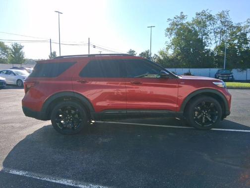 Rapid Red Metallic Tinted Clearcoat 2022 Ford Explorer ST-Line