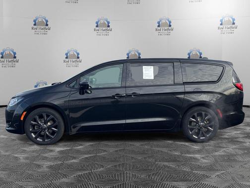 2020 Chrysler Pacifica Touring