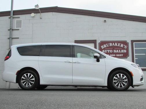 2023 Chrysler Pacifica Hybrid Touring L