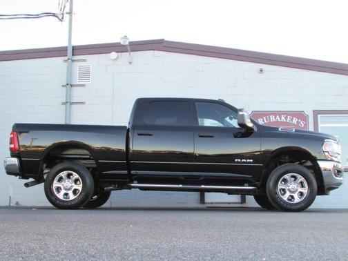 2024 RAM 2500 Big Horn 4x4 4dr Crew Cab 6.3 ft. SB Pickup