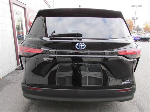 2022 Toyota Sienna LE