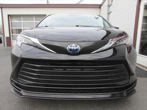 2022 Toyota Sienna LE