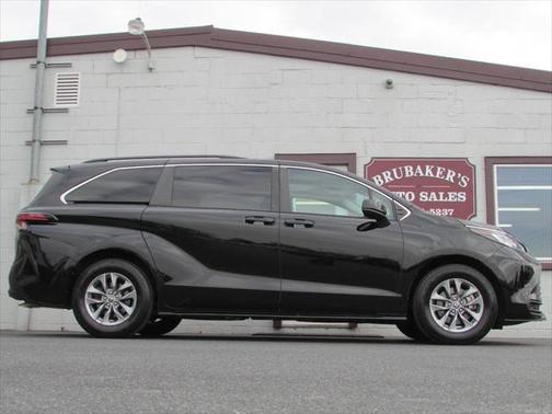 2022 Toyota Sienna LE