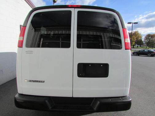 2017 Chevrolet Express 2500 LS