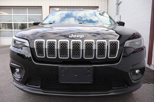 Black 2019 Jeep Cherokee Latitude