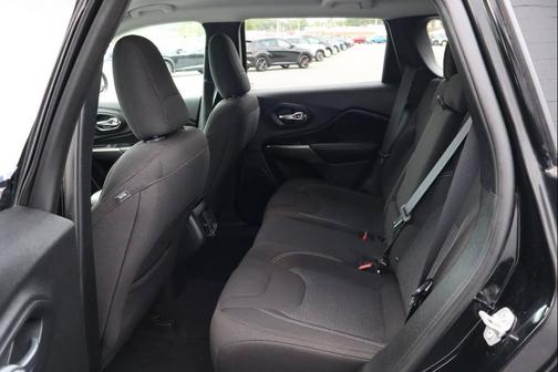 Black 2019 Jeep Cherokee Latitude