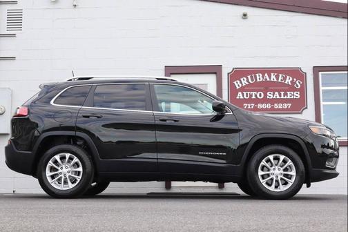 Black 2019 Jeep Cherokee Latitude