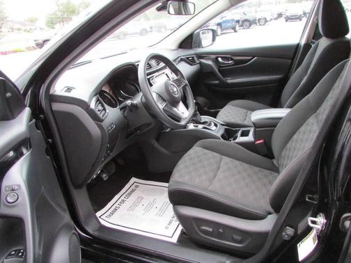 2020 Nissan Rogue Sport SV
