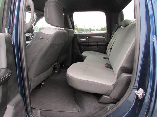 2022 RAM 2500 Big Horn Crew Cab 4x4 8' Box