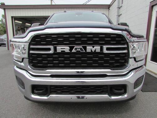 2022 RAM 2500 Big Horn Crew Cab 4x4 8' Box