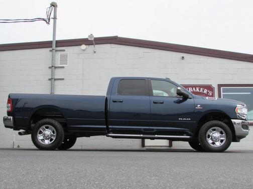 2022 RAM 2500 Big Horn Crew Cab 4x4 8' Box