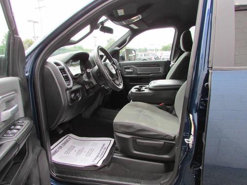 2022 RAM 2500 Big Horn Crew Cab 4x4 8' Box