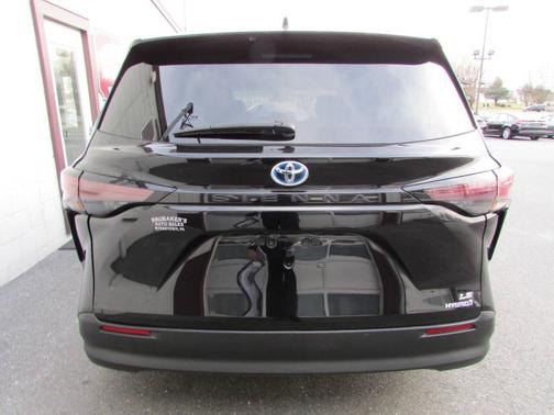 2024 Toyota Sienna LE